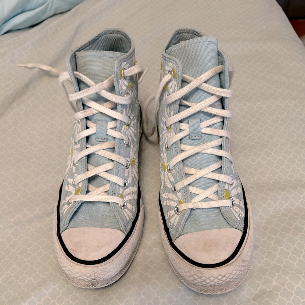 Girls Y4 Chuck Taylor All Stars Tall platform, baby blue and sunflowers:)